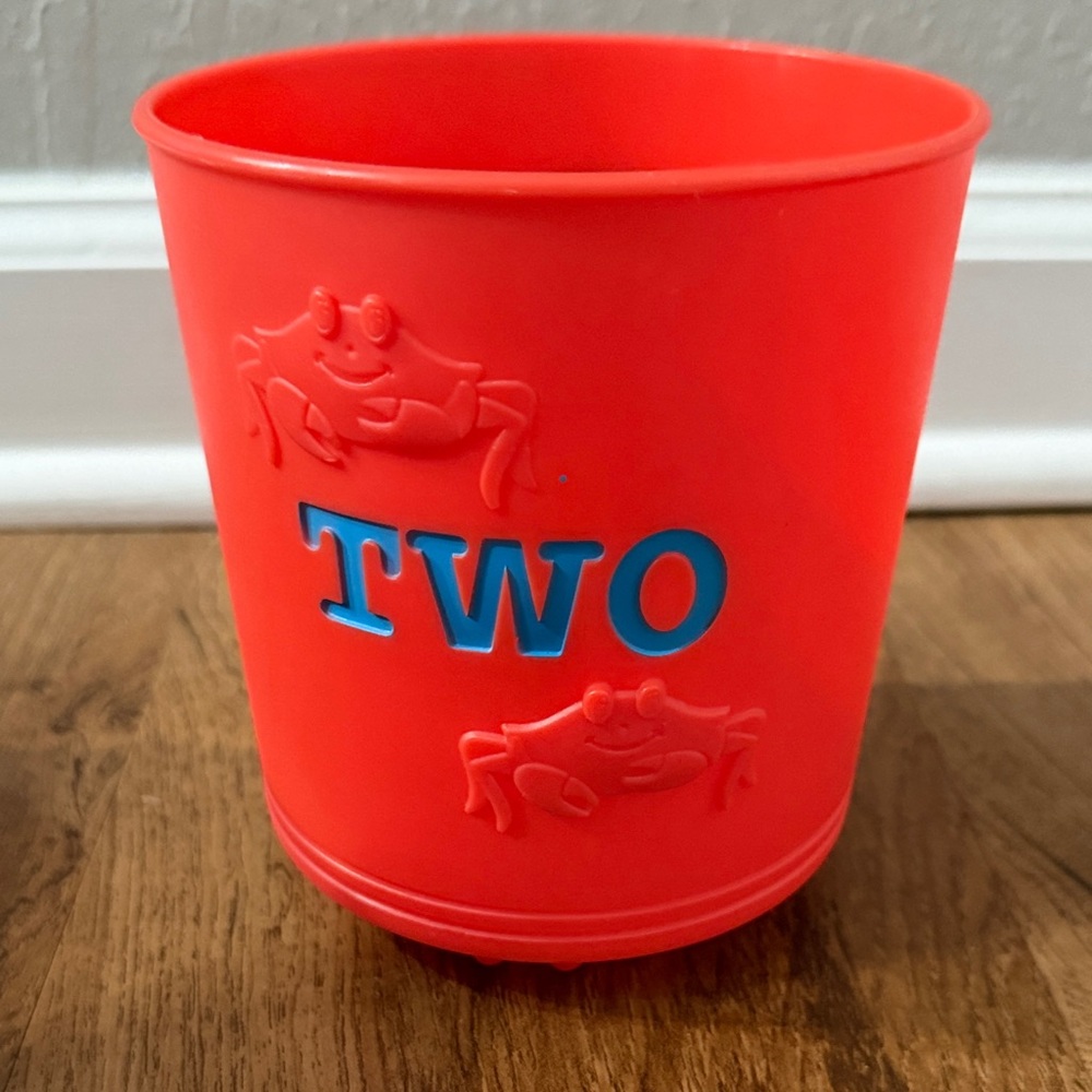 Melissa and Doug Stacking Numbered Beach Buckets and Scoops - Picture 7 of 9